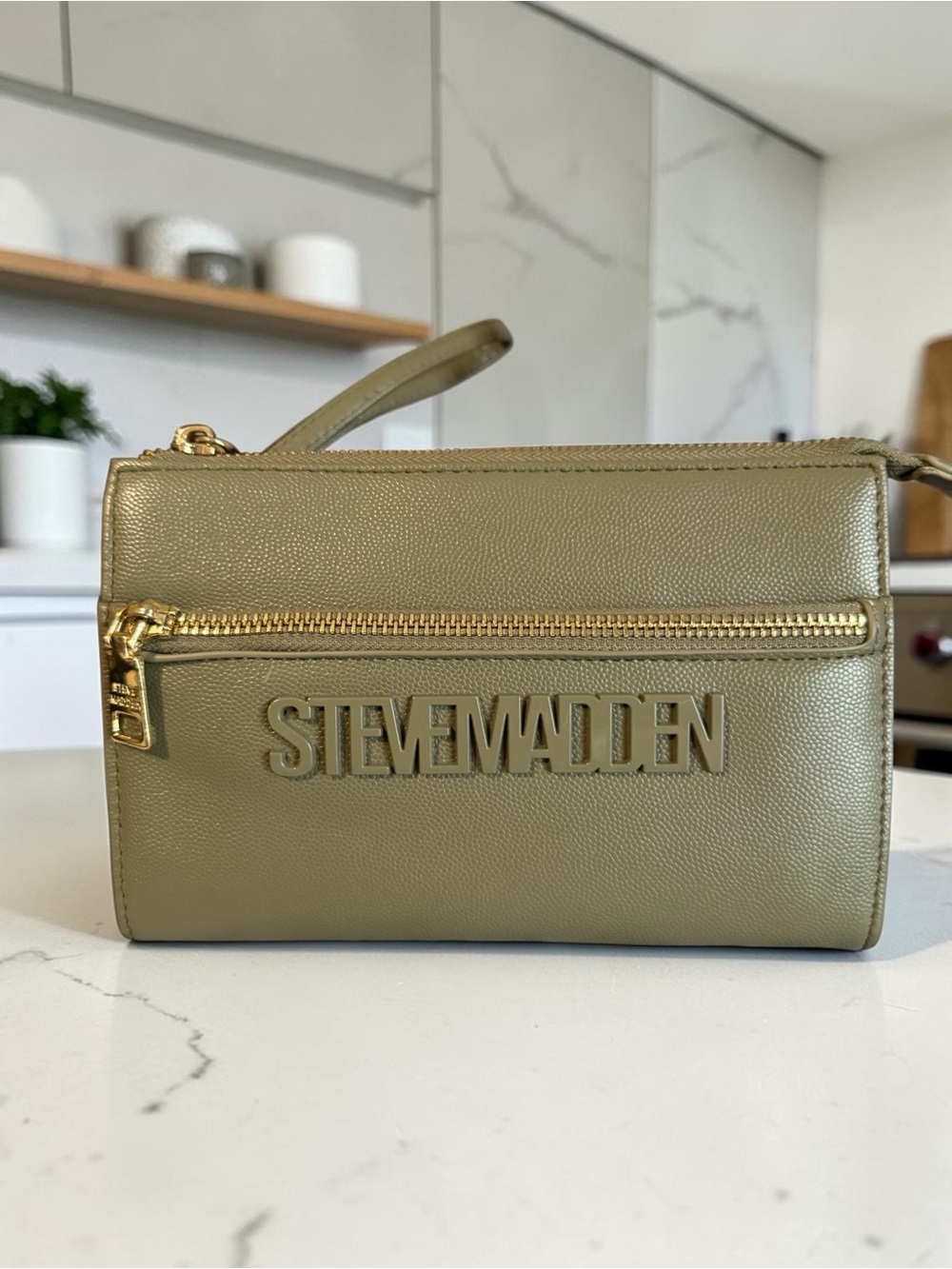 Steve Madden Olive Green Wallet Wristlet Clutch – EUC